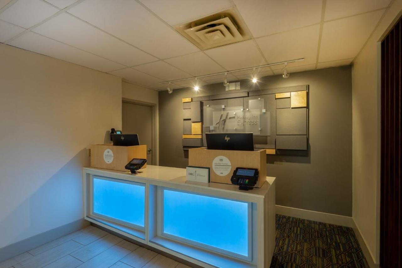 Holiday Inn Express Vermilion By Ihg Экстерьер фото
