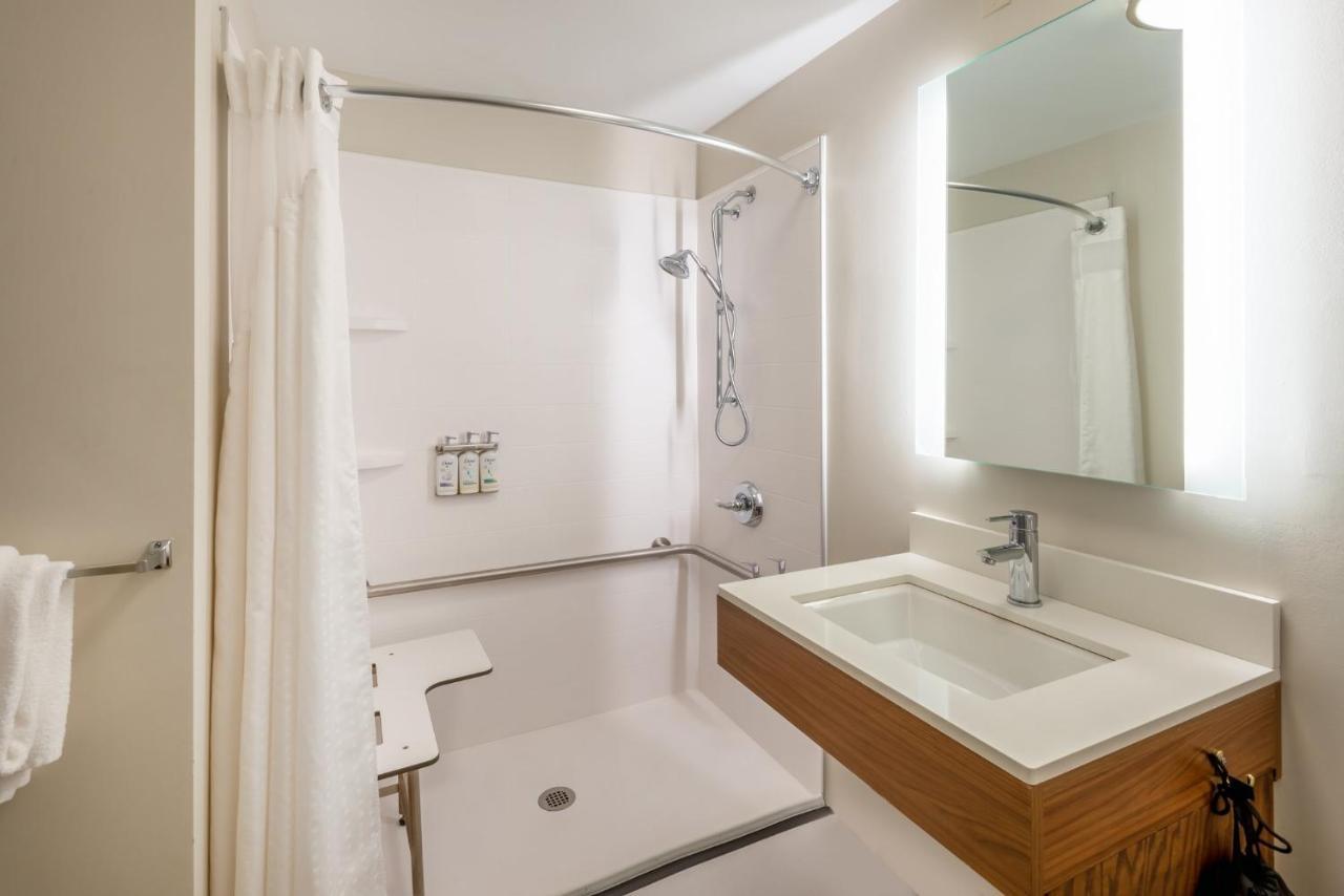 Holiday Inn Express Vermilion By Ihg Экстерьер фото