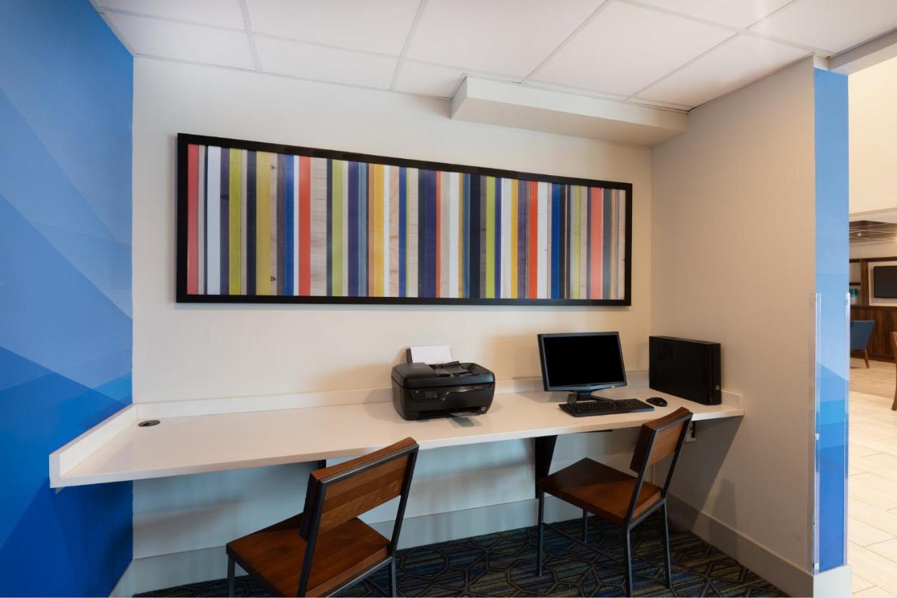 Holiday Inn Express Vermilion By Ihg Экстерьер фото