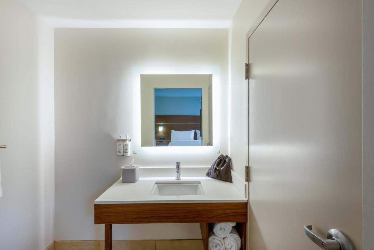 Holiday Inn Express Vermilion By Ihg Экстерьер фото