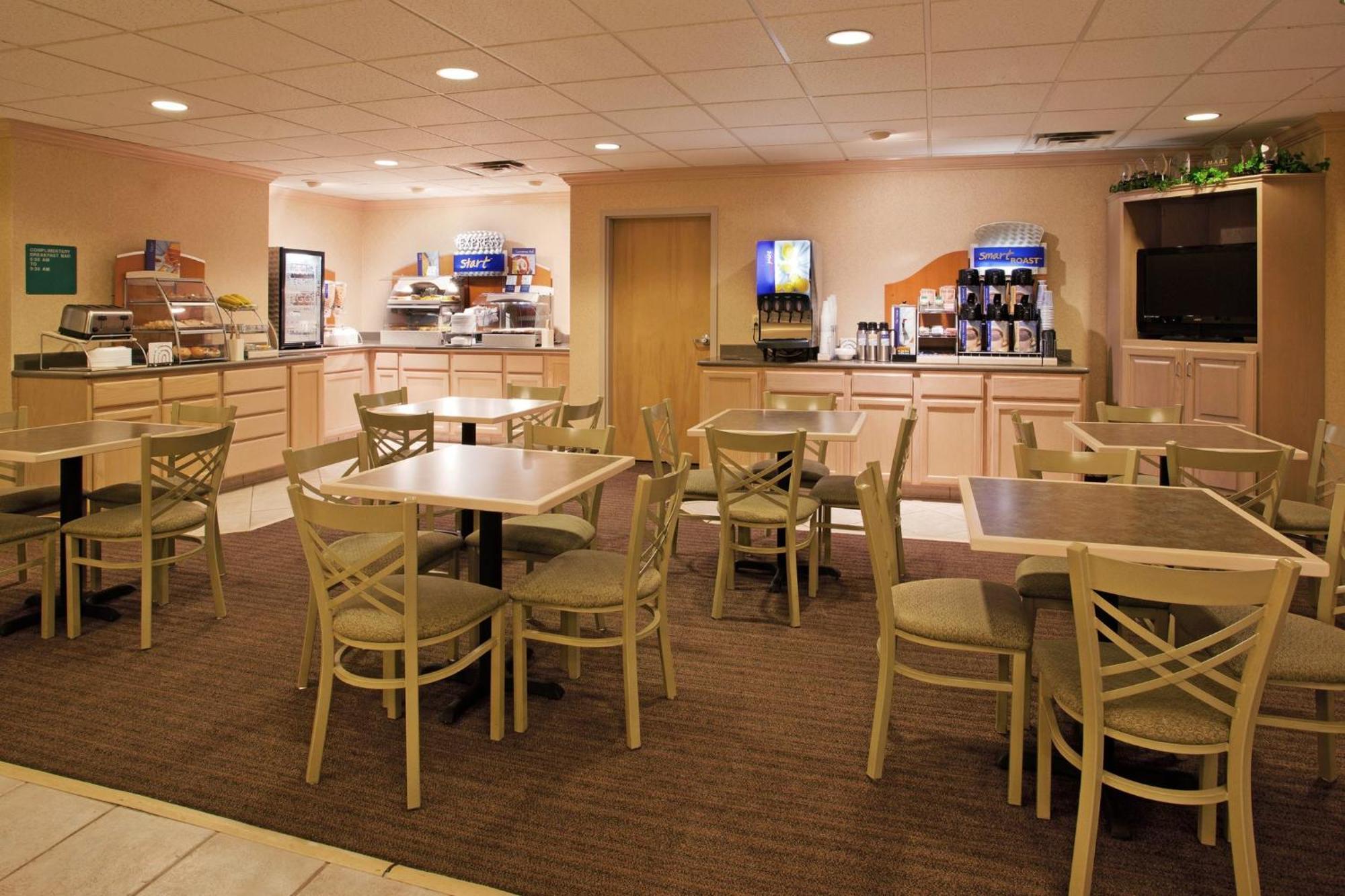 Holiday Inn Express Vermilion By Ihg Экстерьер фото