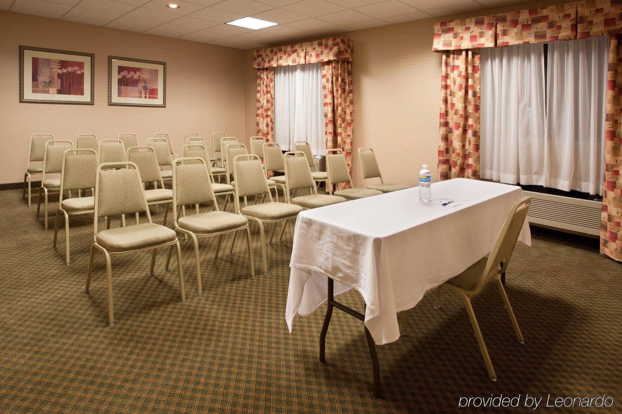 Holiday Inn Express Vermilion By Ihg Экстерьер фото